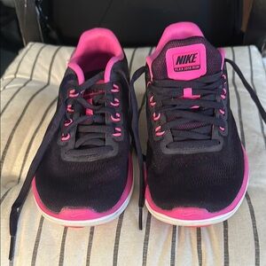 Nike Women's Black and Pink Running Shoes EUC